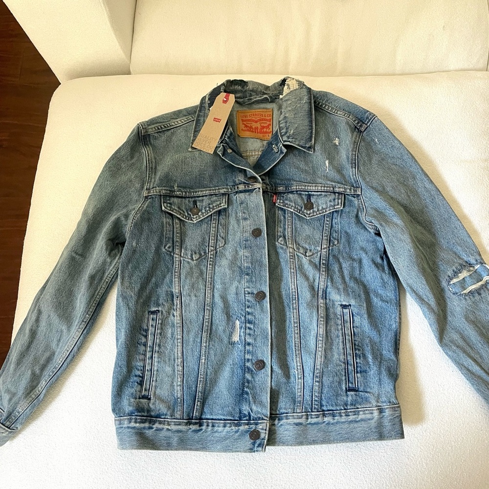 NWT Levi’s Trucker Denim Jacket